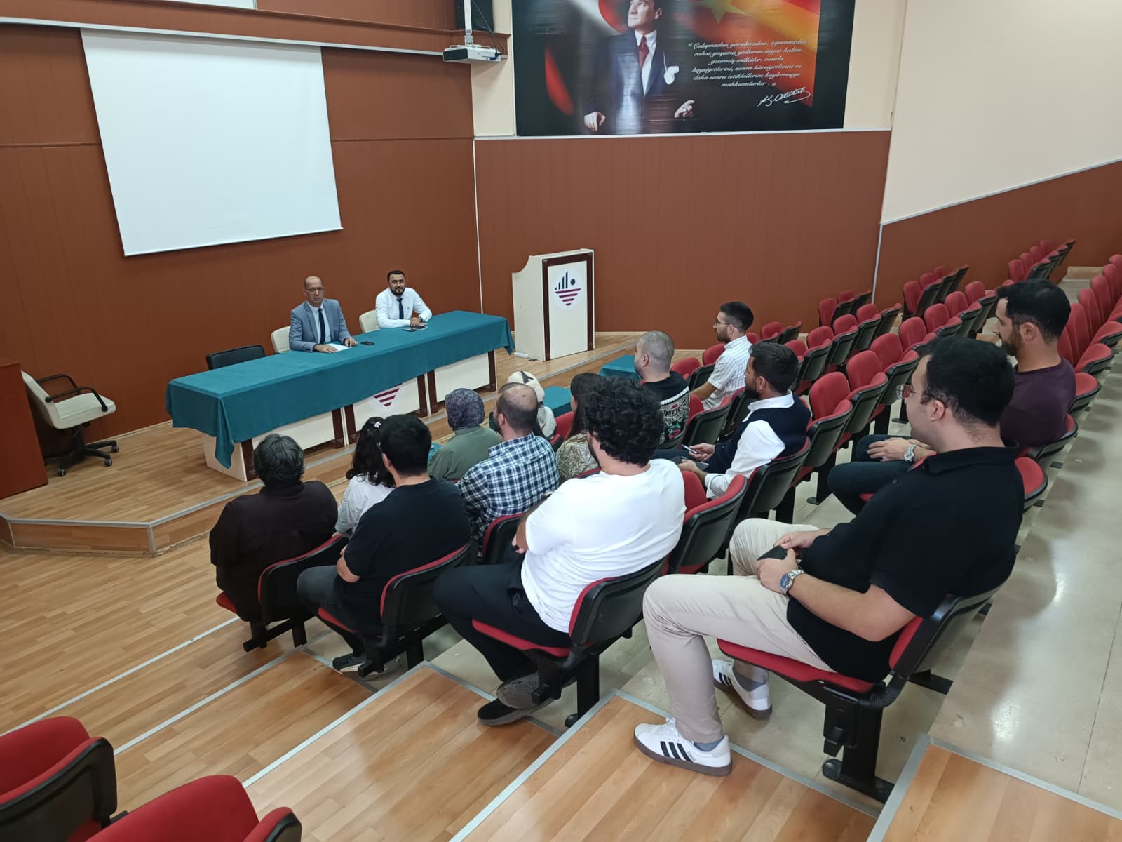 Fakültemizde Araştırma Görevlileriyle Toplantı Gerçekleştirildi